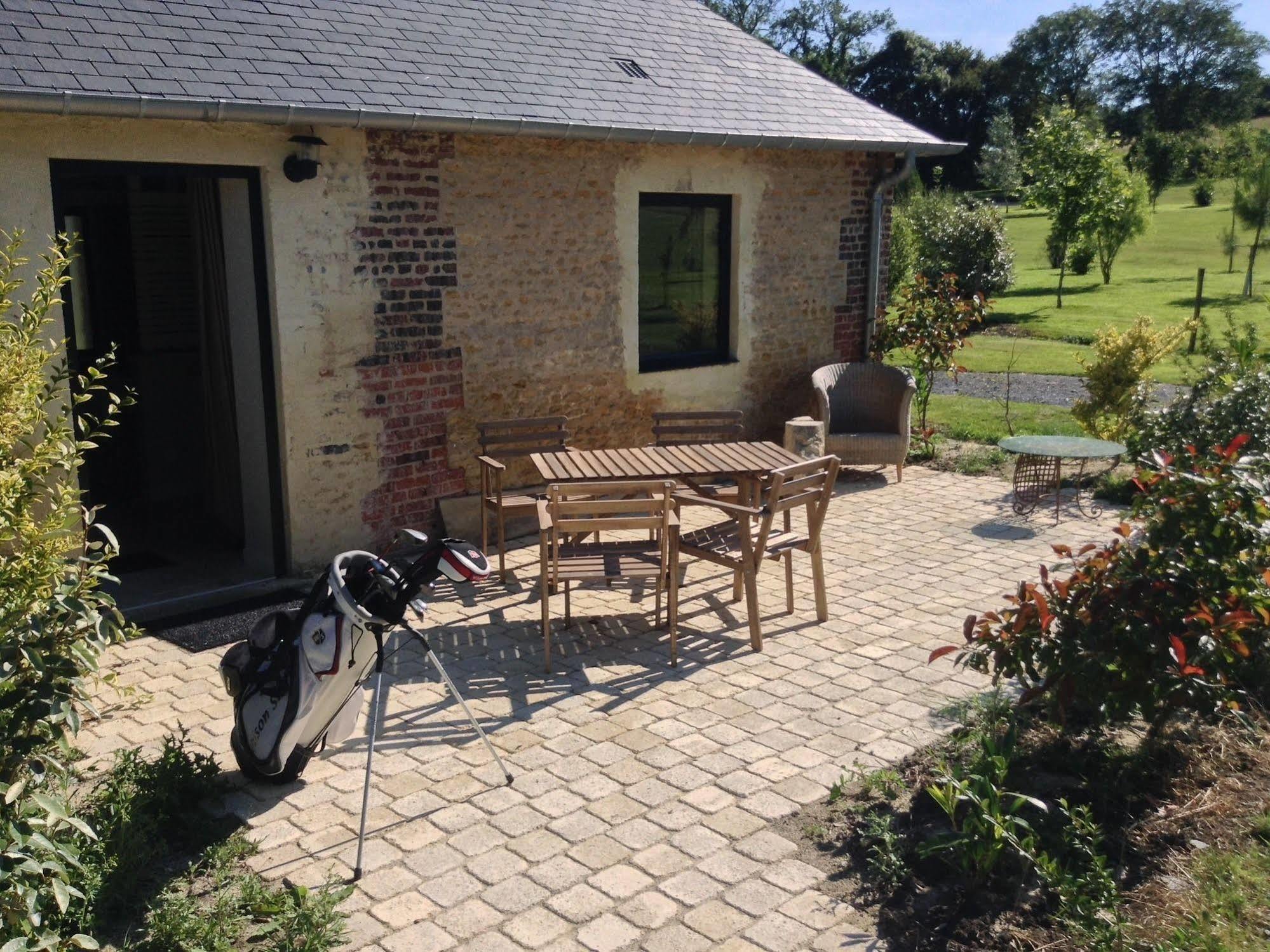 Bed and Breakfast Domaine Du Lieu Des Brocs - Country Club Brucourt Exterior foto